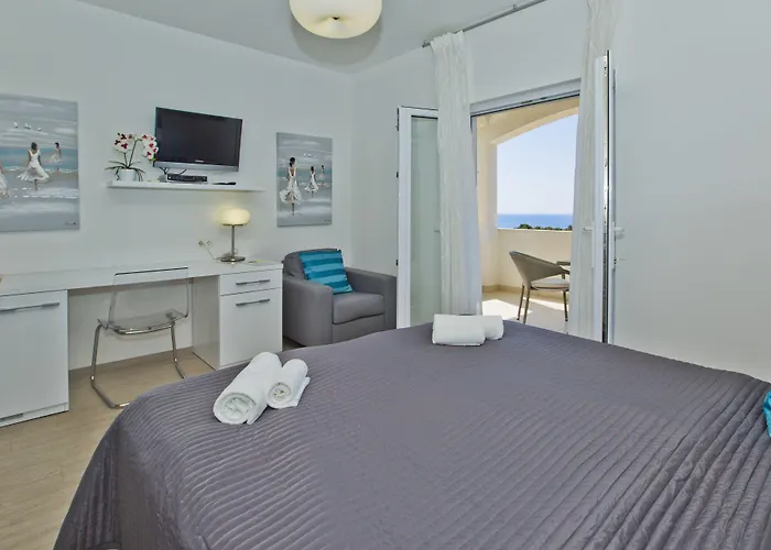 ヴィオレッタ * フヴァル