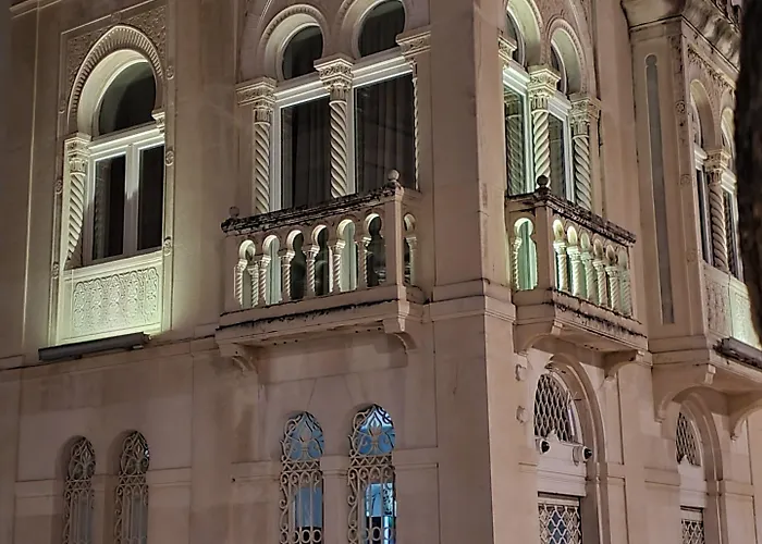 ヴィオレッタ アパート フヴァル