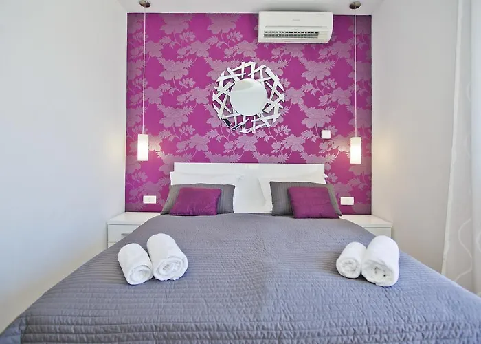 ヴィオレッタ * フヴァル