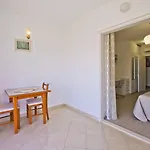 Violeta Hvar