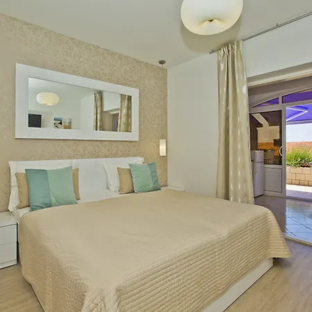 Апартаменти Violeta Hvar *