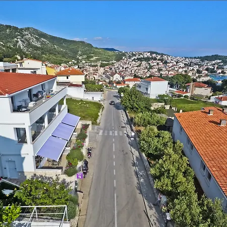 Violeta Hvar * Хвар