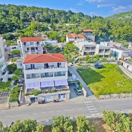 Апартаменти Violeta Hvar