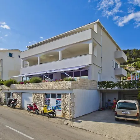 Violeta Hvar * Хвар